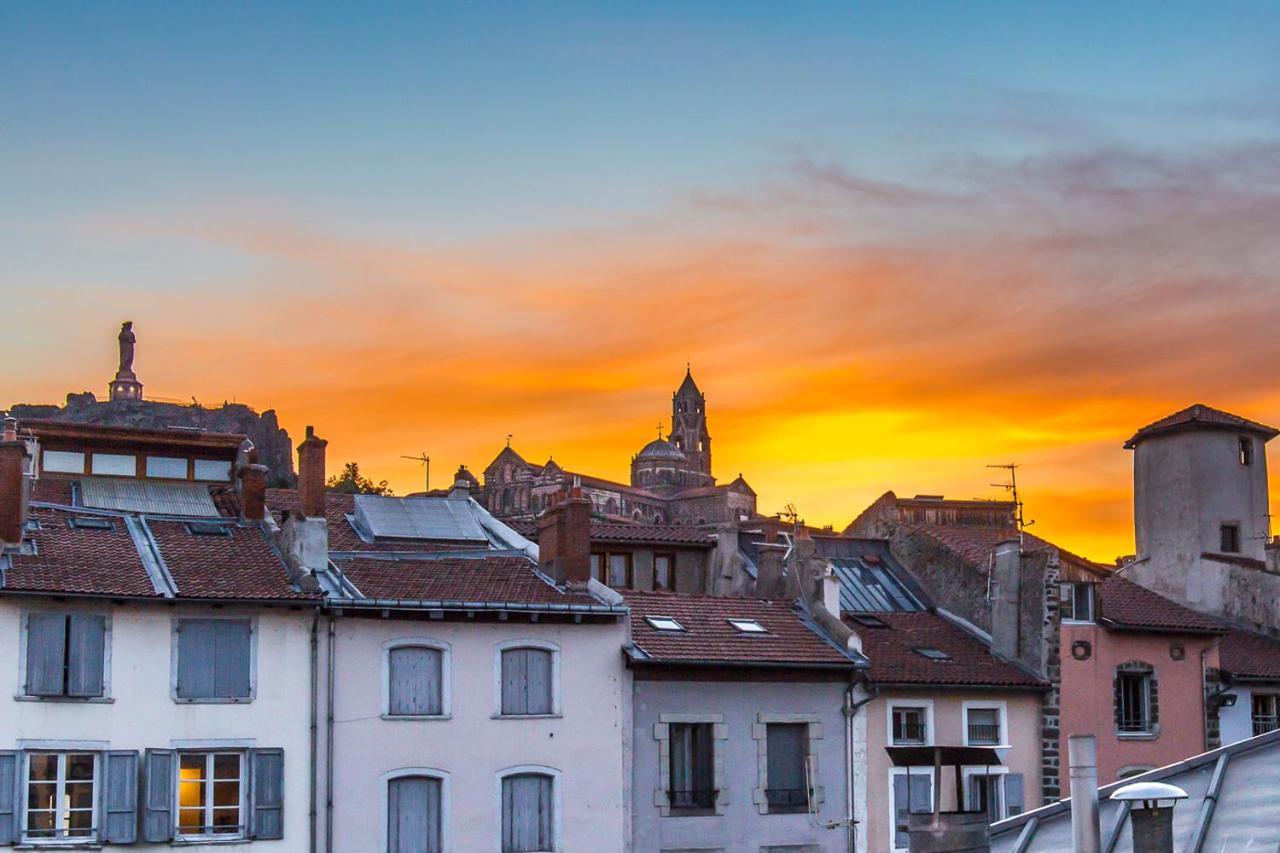 Gîte du rempart avec Balnéo, Garage, 2 SDB 2WC vue sur les monuments Le Puy-en-Velay Extérieur photo